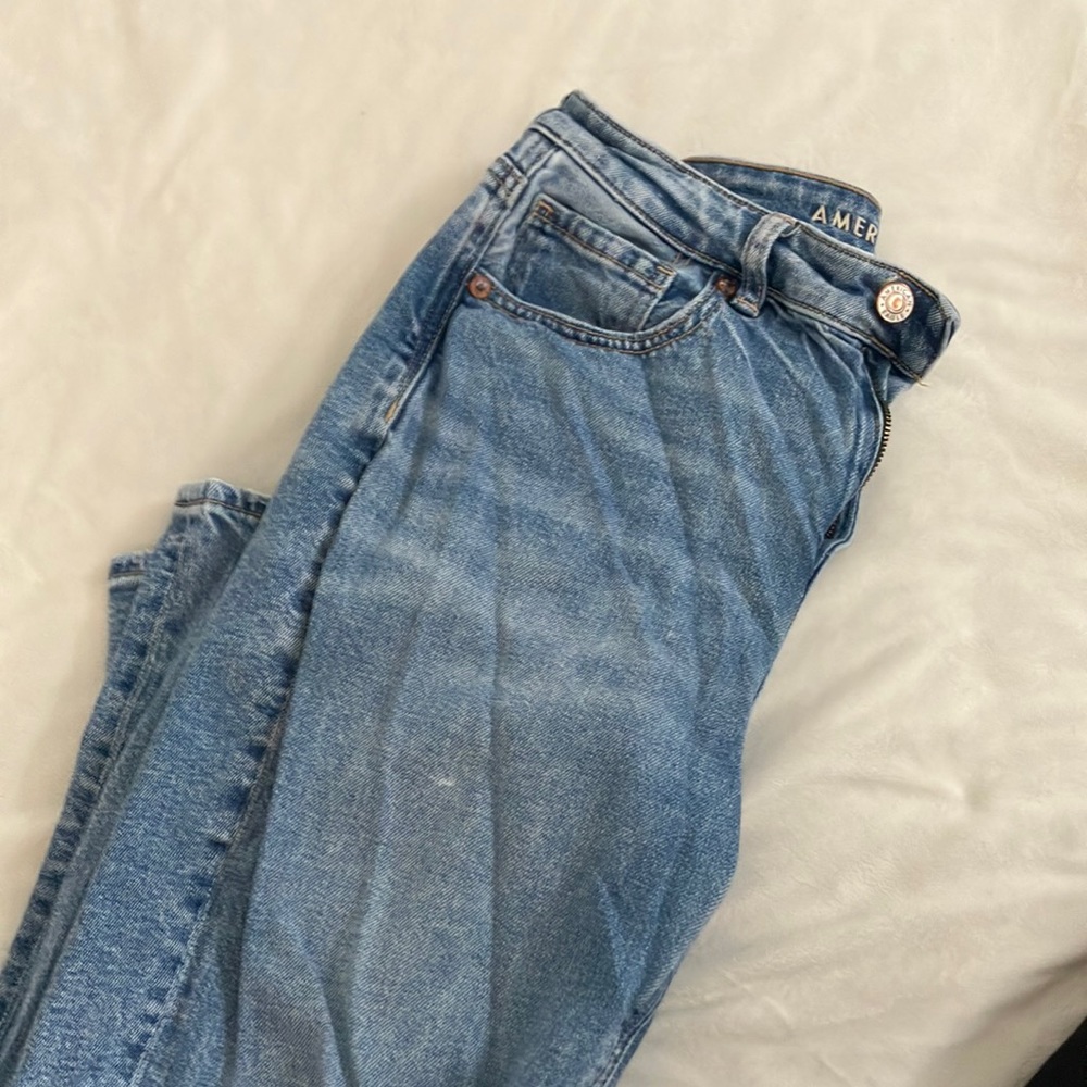 Size 4 AE ripped jeans